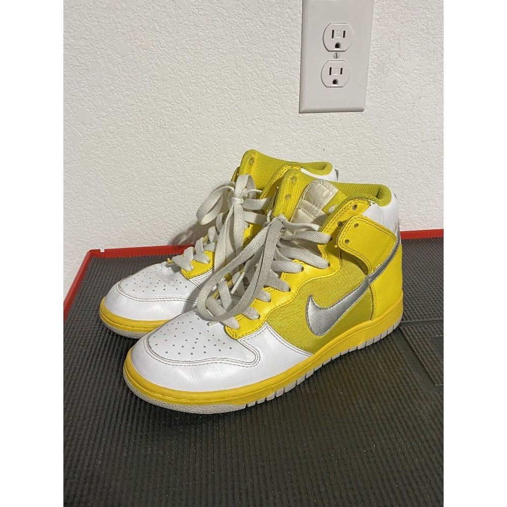 Nike Womens Dunk High Yellow White Silver  318676-101 Size 9 Clean!